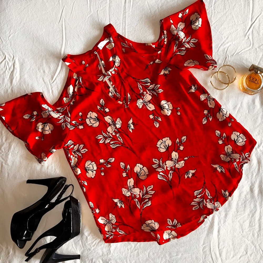 Sienna Sky Red Floral Cold Shoulder Top Sz M